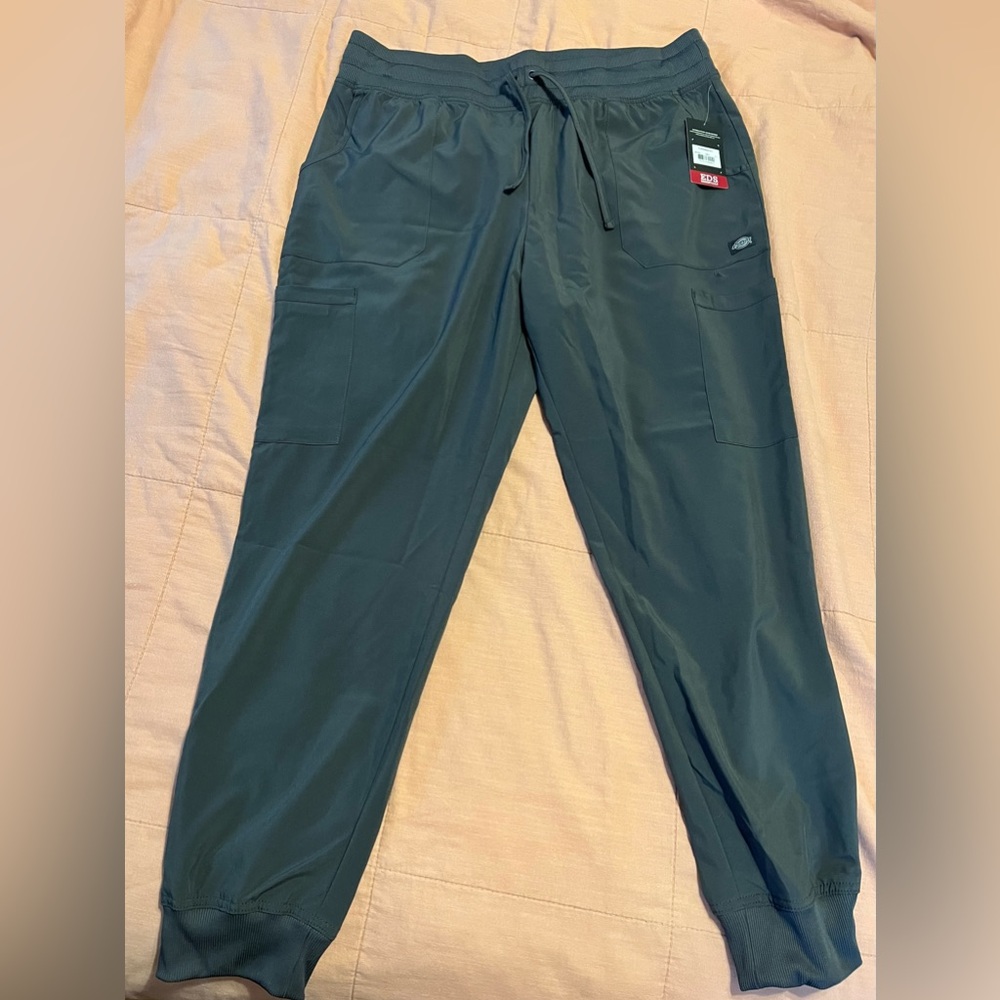 Women’s Dickies Jogger scrub pants, size XL, NWT